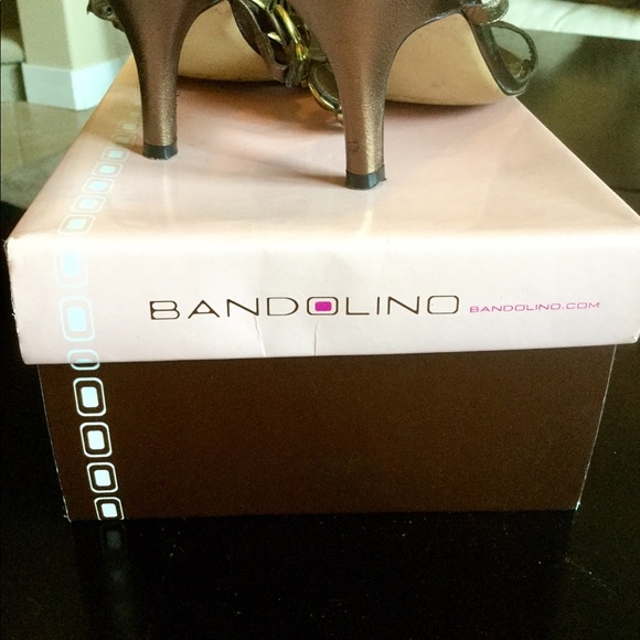 LN BEAUTIFUL JEWELED 3” HEELS IN ORG BOX. LOVELY NEUTRAL COLOR. - Picture 3 of 8